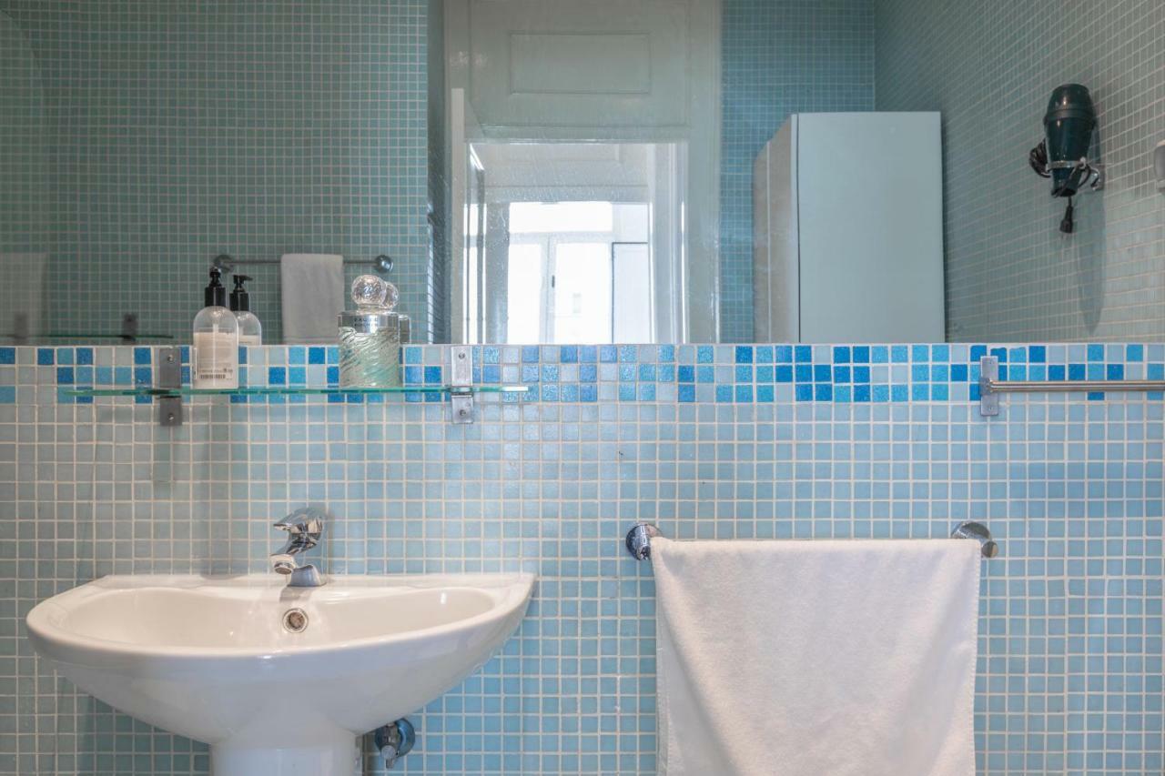 Fantastic Family Apartment In Estrela Lisboa Extérieur photo